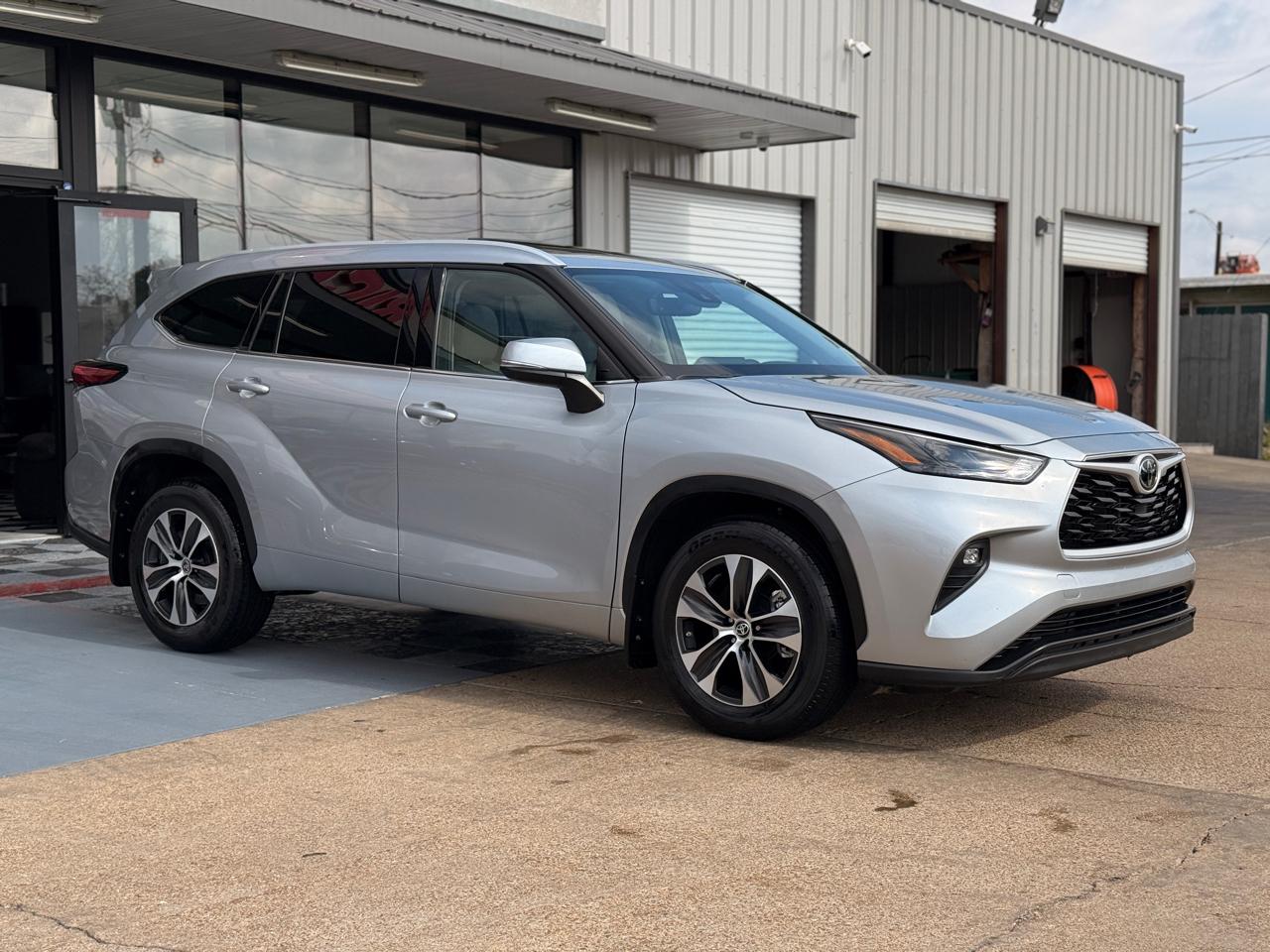 Toyota Highlander XLE FWD V6 2022