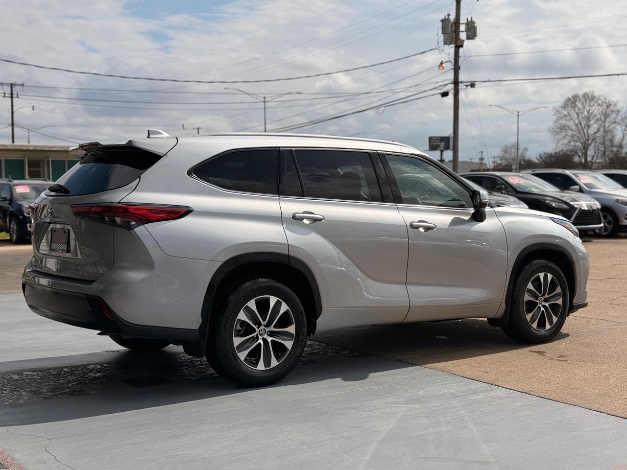 Toyota Highlander XLE FWD V6 2022