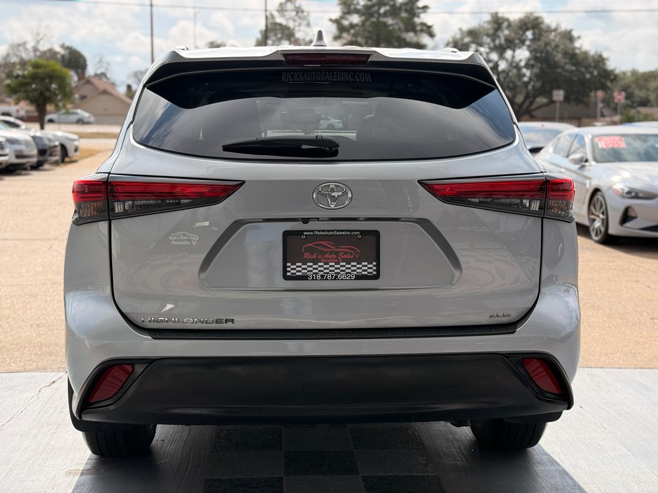 Toyota Highlander XLE FWD V6 2022