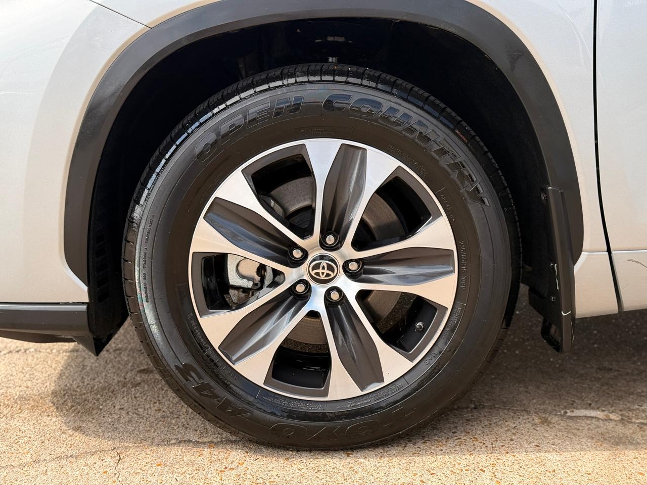 Toyota Highlander XLE FWD V6 2022