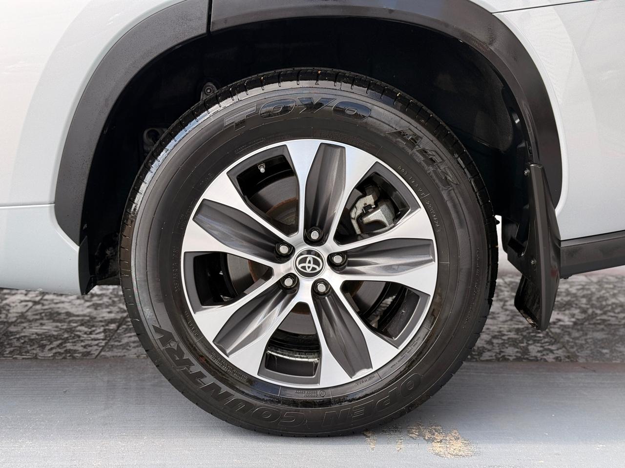 Toyota Highlander XLE FWD V6 2022