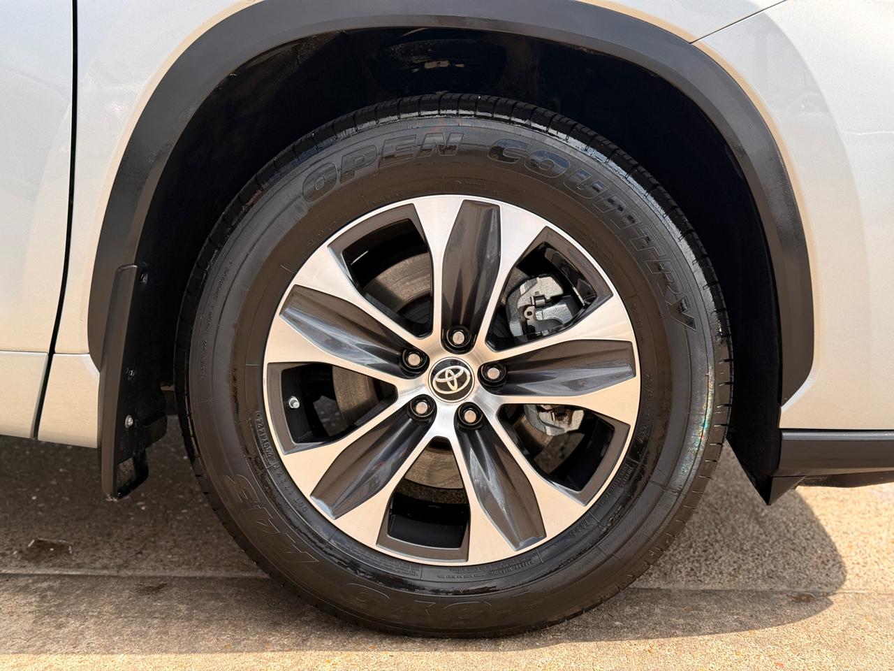 Toyota Highlander XLE FWD V6 2022