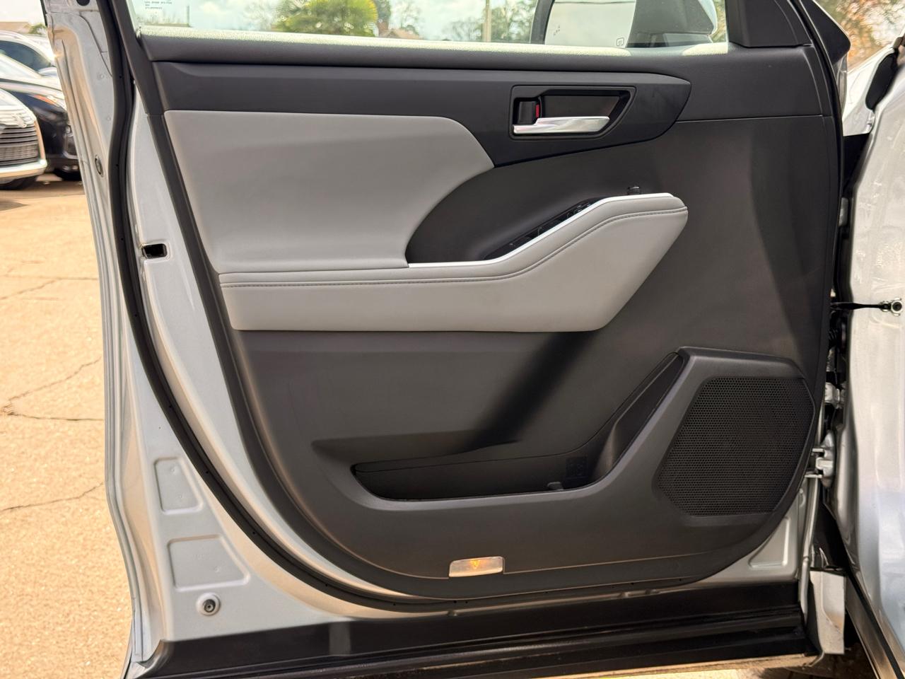 Toyota Highlander XLE FWD V6 2022