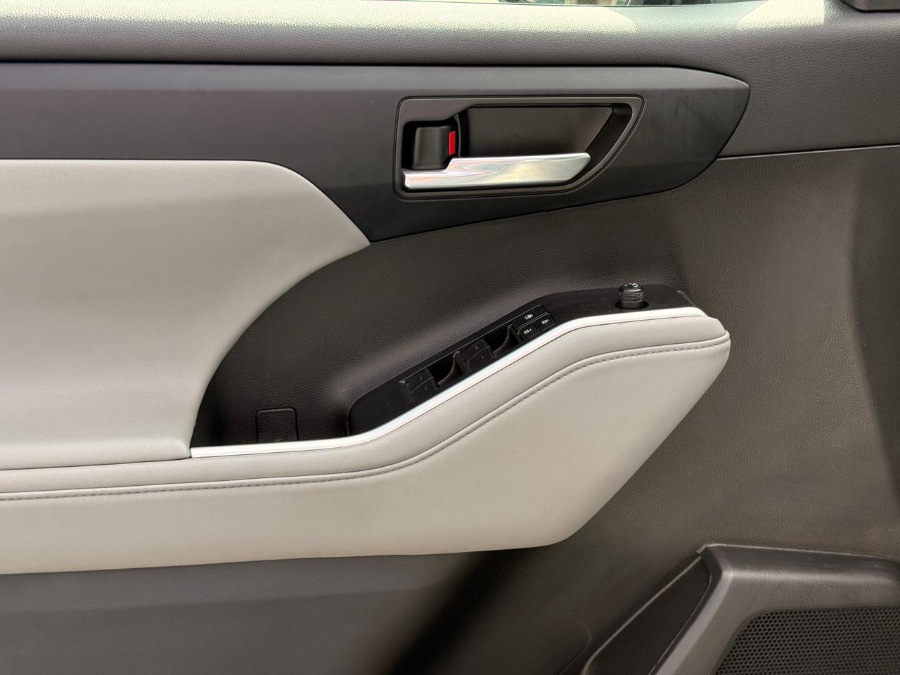 Toyota Highlander XLE FWD V6 2022