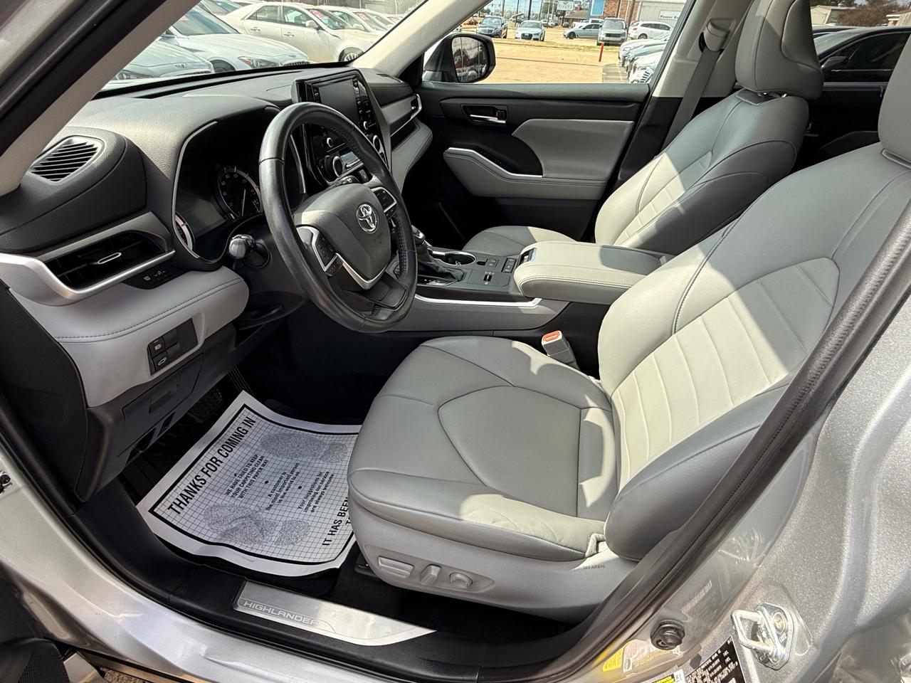 Toyota Highlander XLE FWD V6 2022