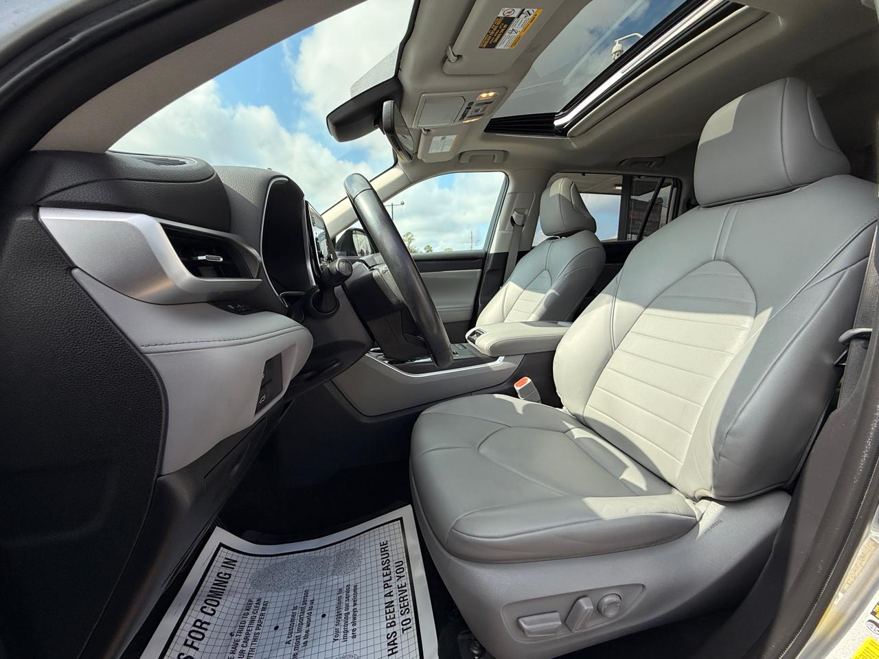 Toyota Highlander XLE FWD V6 2022