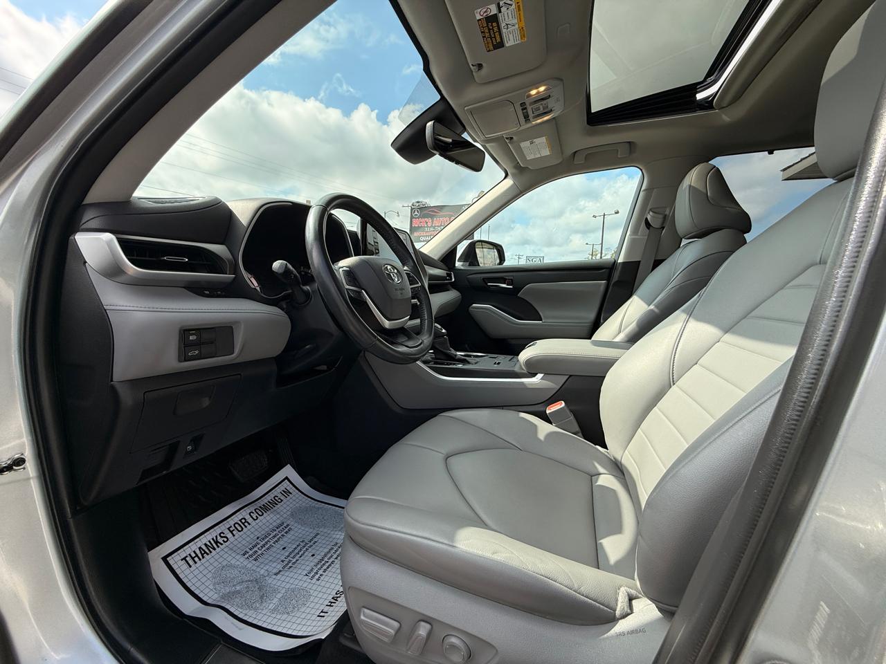 Toyota Highlander XLE FWD V6 2022