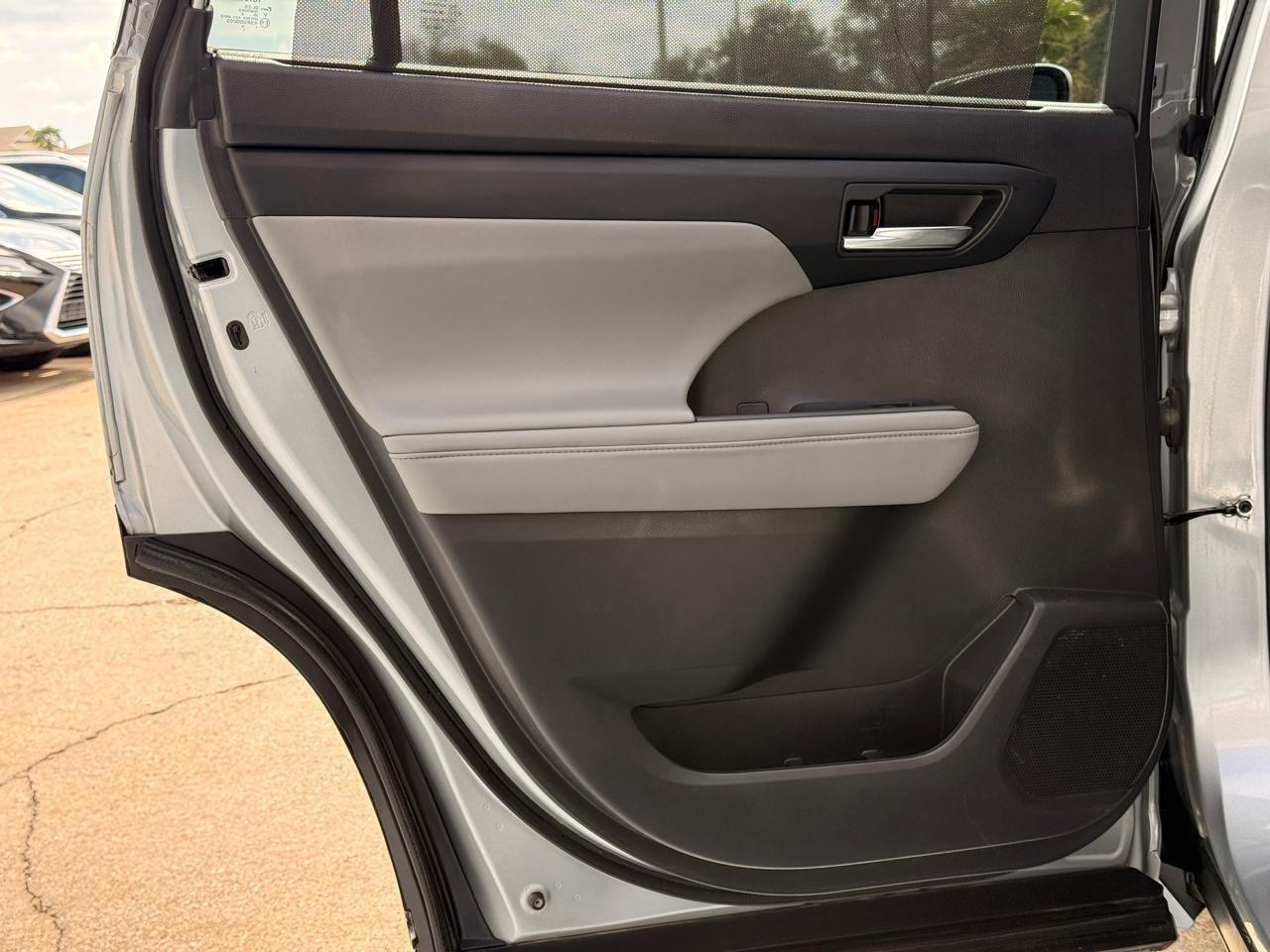 Toyota Highlander XLE FWD V6 2022