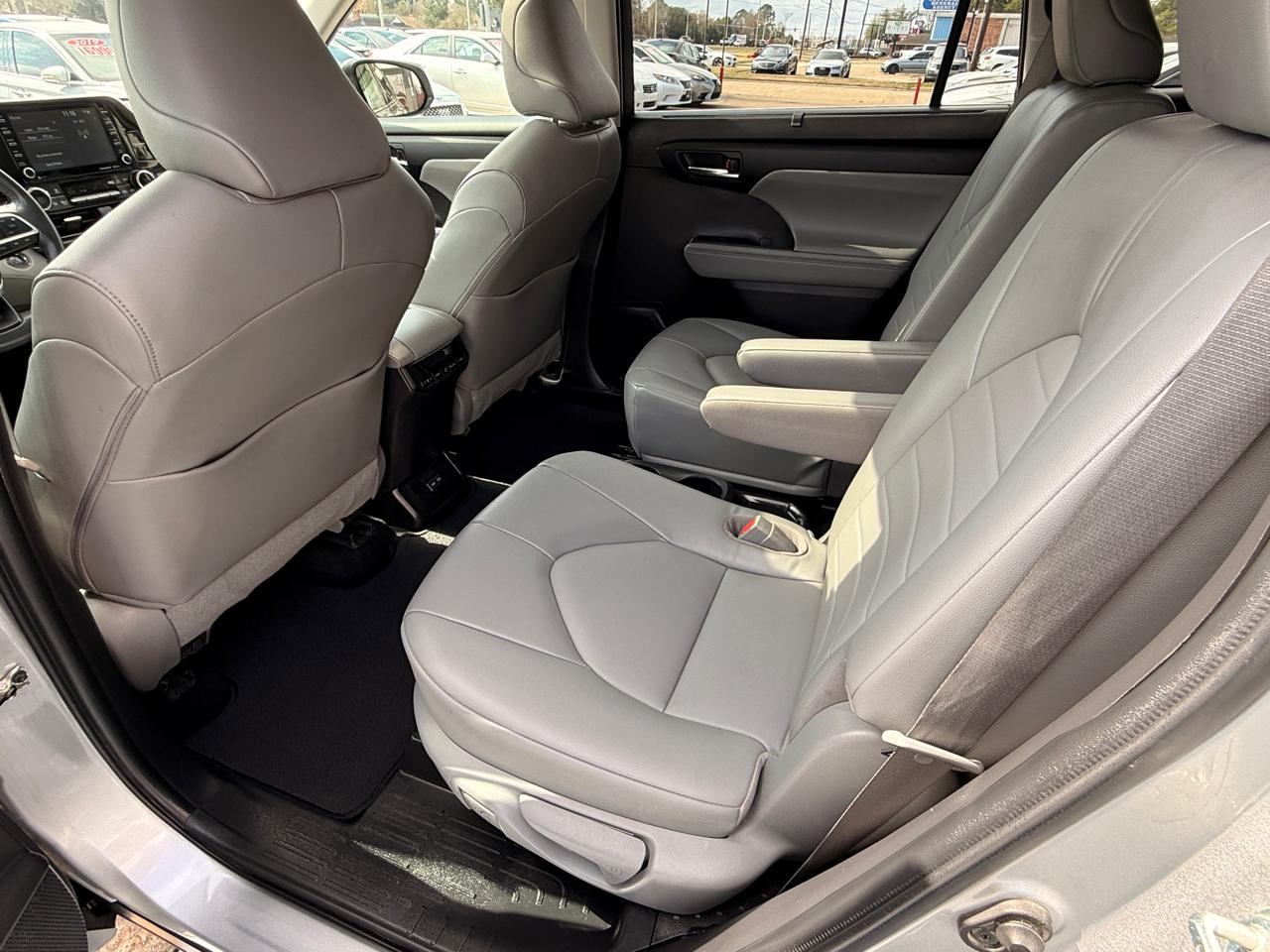 Toyota Highlander XLE FWD V6 2022