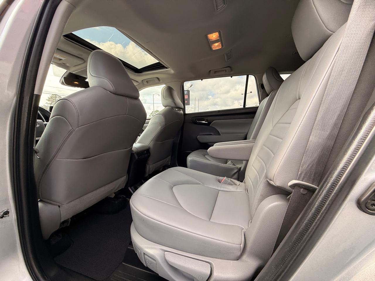 Toyota Highlander XLE FWD V6 2022