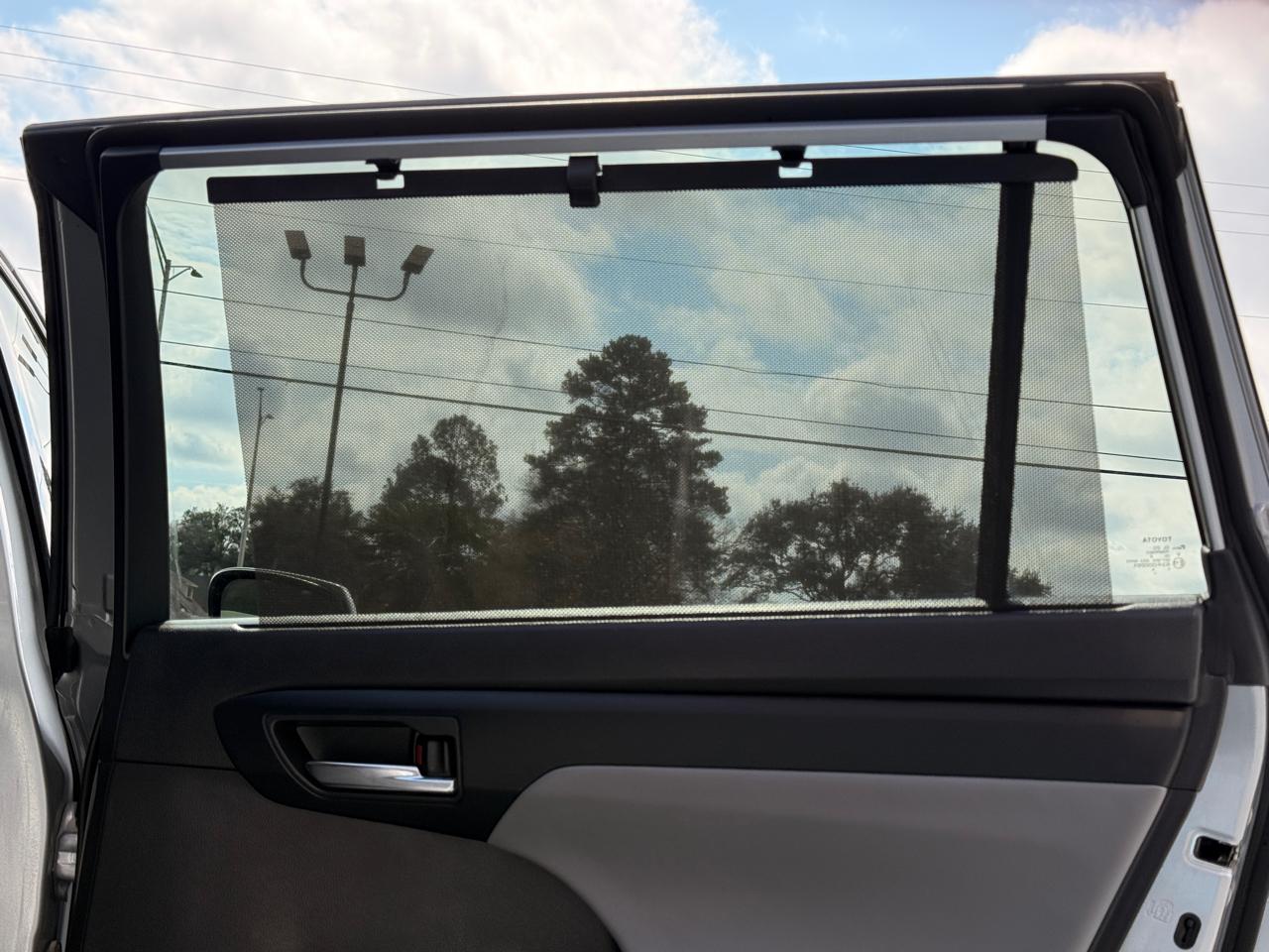 Toyota Highlander XLE FWD V6 2022