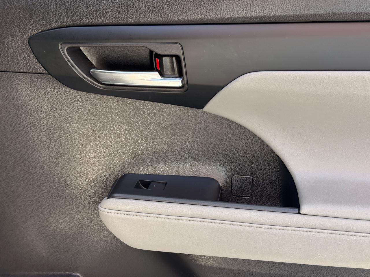 Toyota Highlander XLE FWD V6 2022