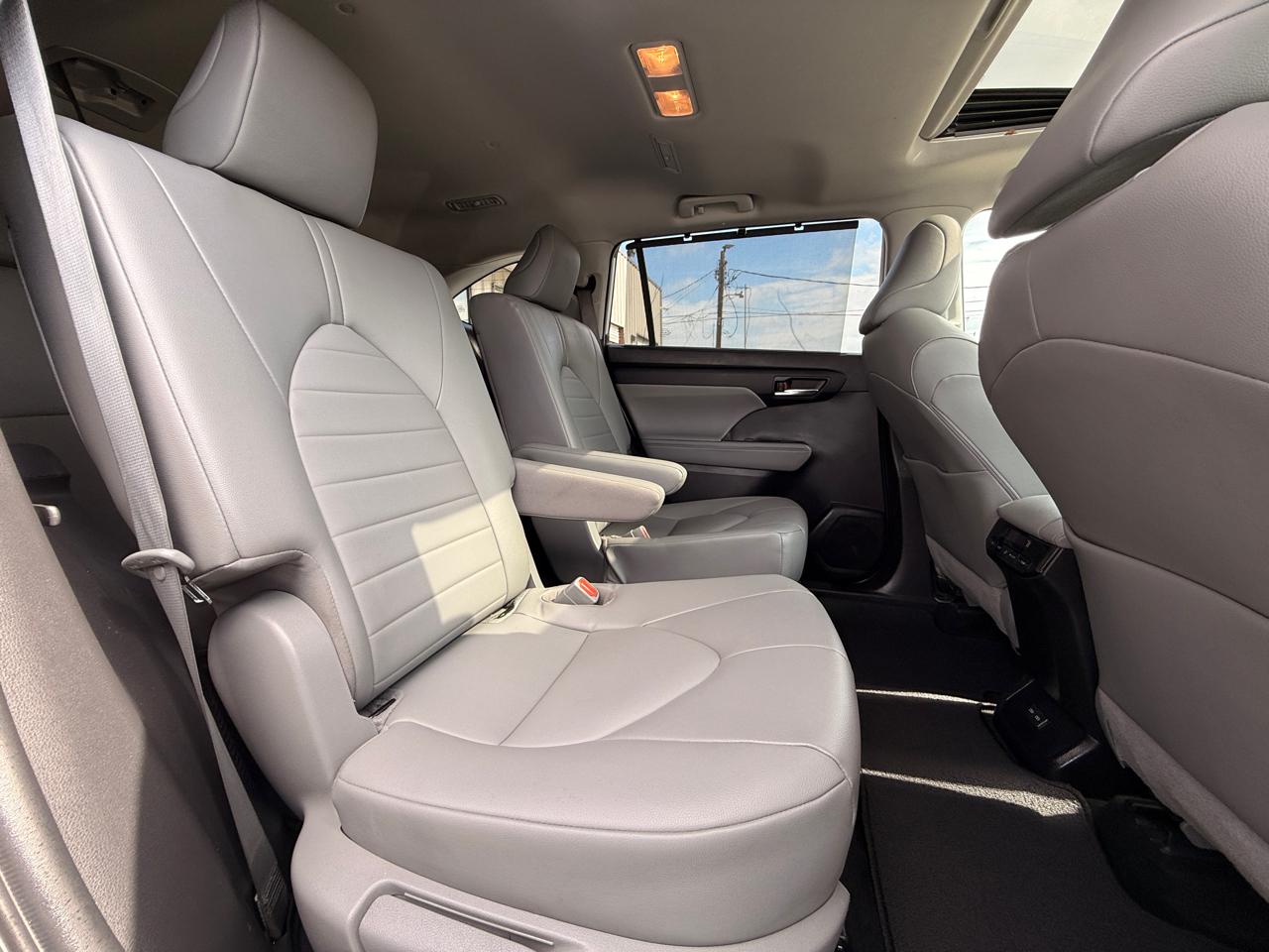 Toyota Highlander XLE FWD V6 2022