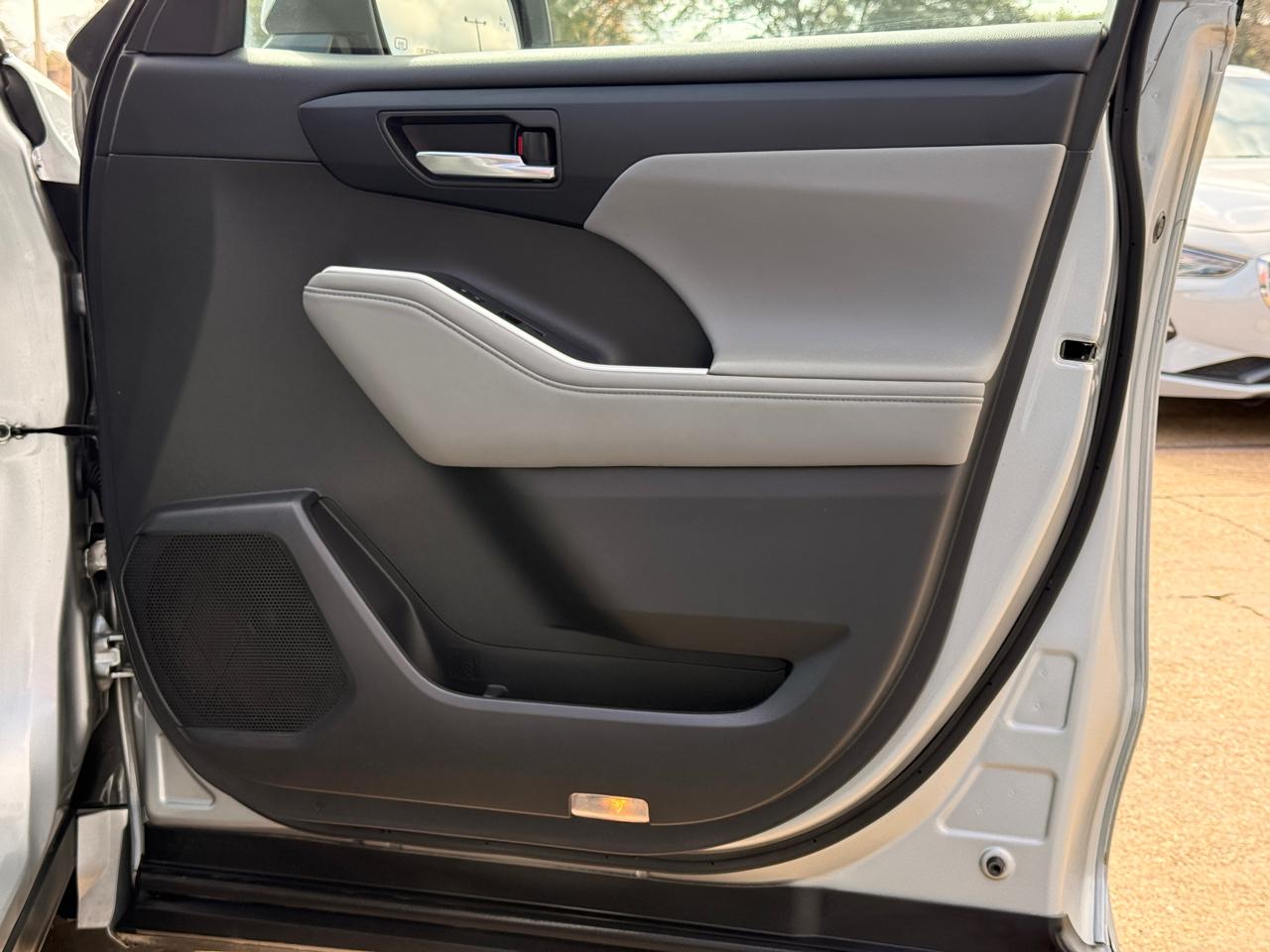 Toyota Highlander XLE FWD V6 2022