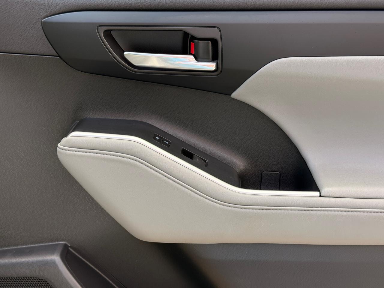 Toyota Highlander XLE FWD V6 2022