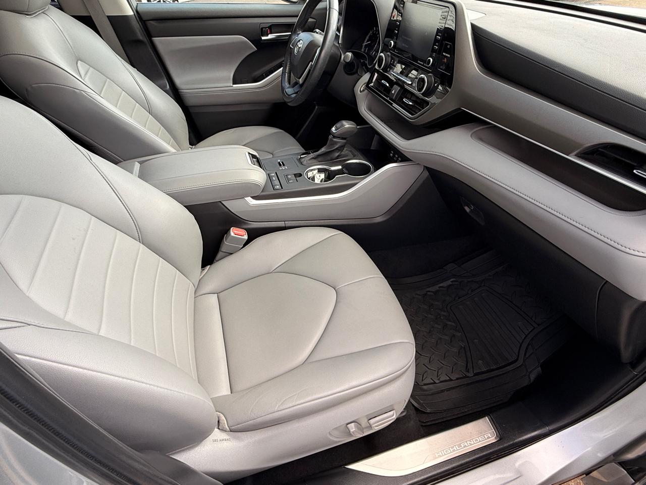 Toyota Highlander XLE FWD V6 2022