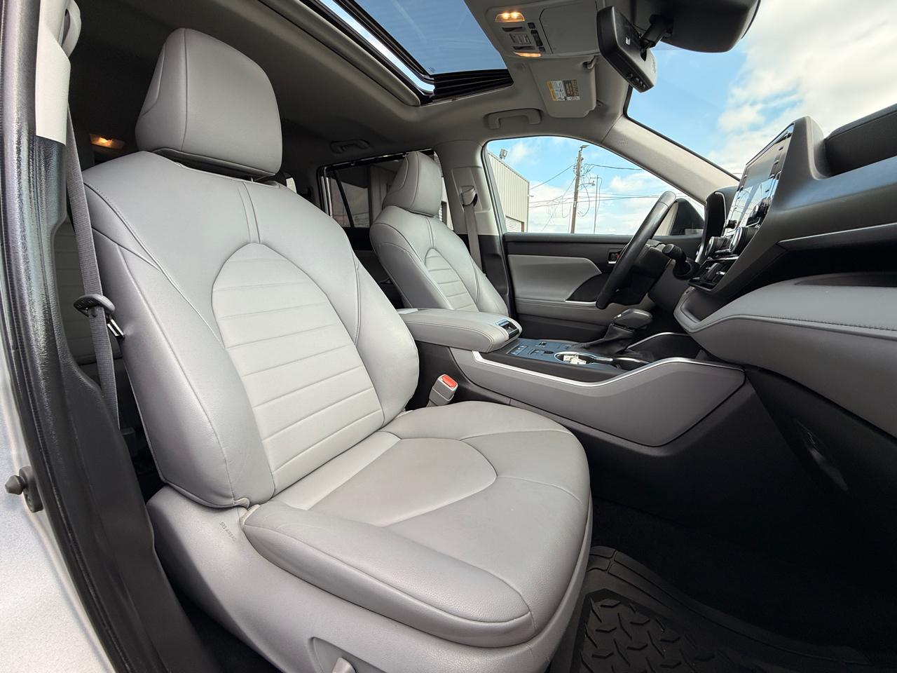 Toyota Highlander XLE FWD V6 2022