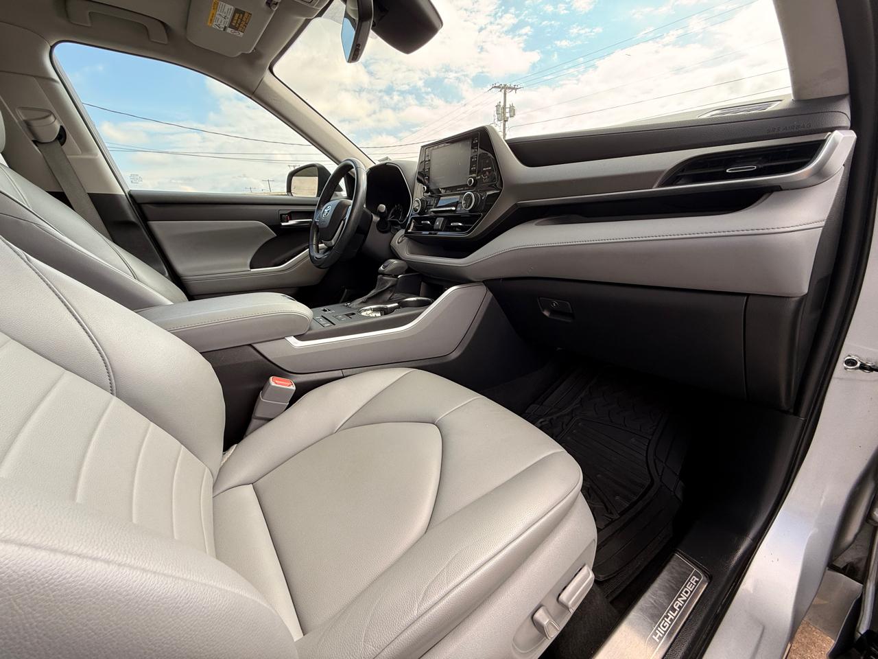 Toyota Highlander XLE FWD V6 2022