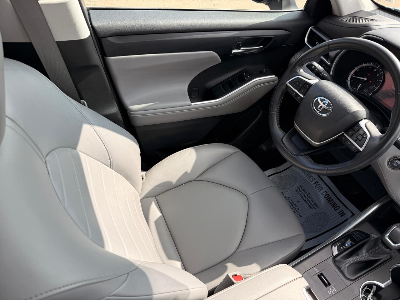 Toyota Highlander XLE FWD V6 2022