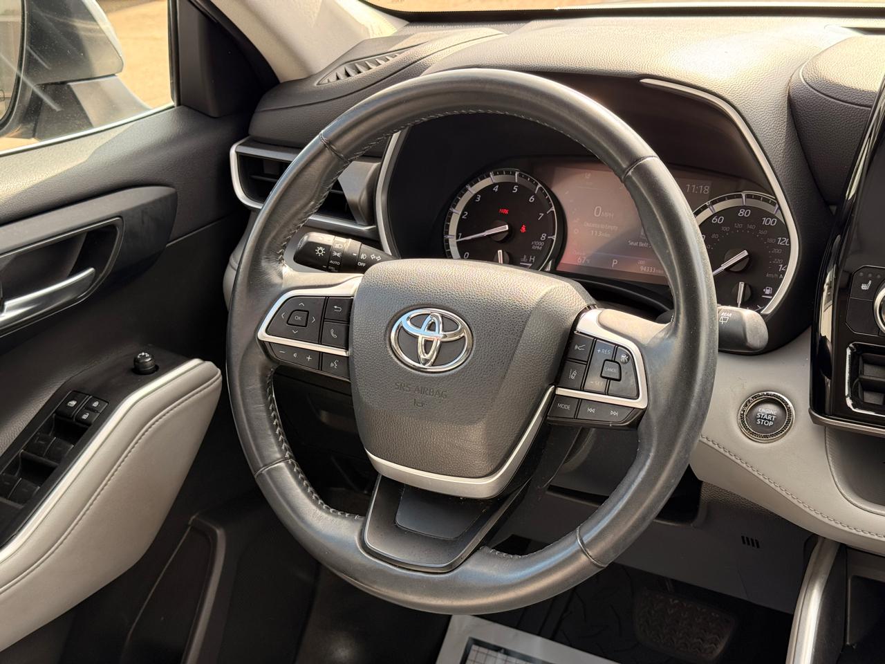 Toyota Highlander XLE FWD V6 2022