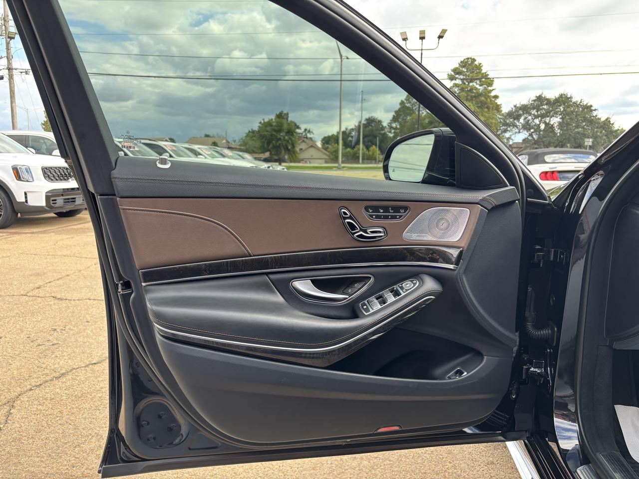 Mercedes-Benz S-Class photo 22