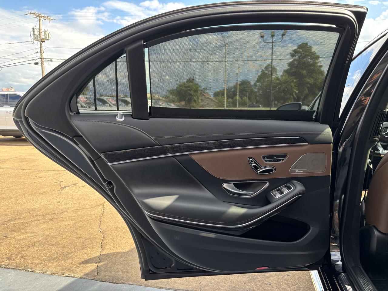 Mercedes-Benz S-Class photo 29