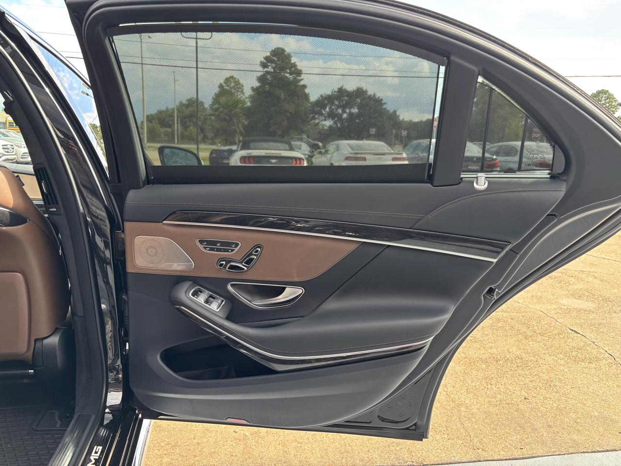Mercedes-Benz S-Class photo 36