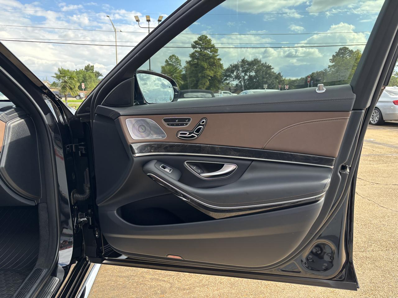 Mercedes-Benz S-Class photo 41