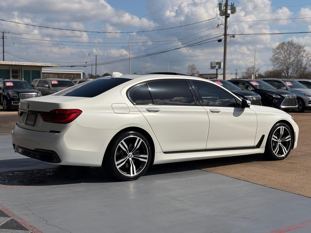 BMW 7-Series 740i 2019