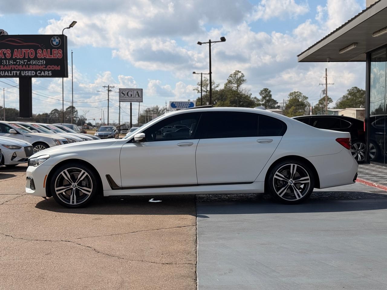 BMW 7-Series 740i 2019