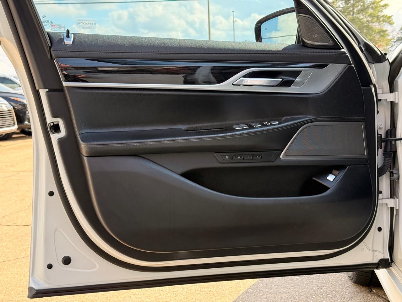 BMW 7-Series 740i 2019