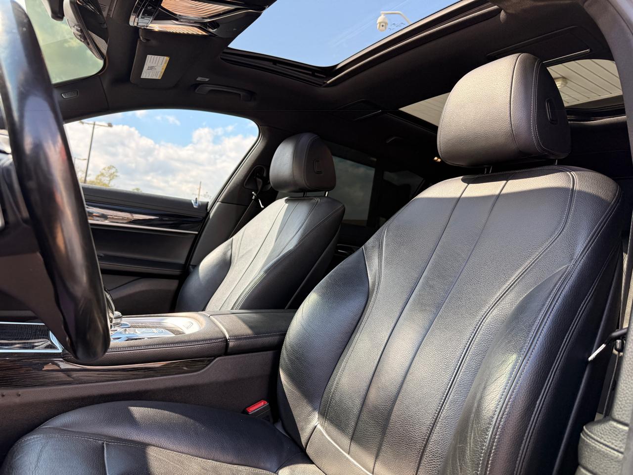 BMW 7-Series 740i 2019