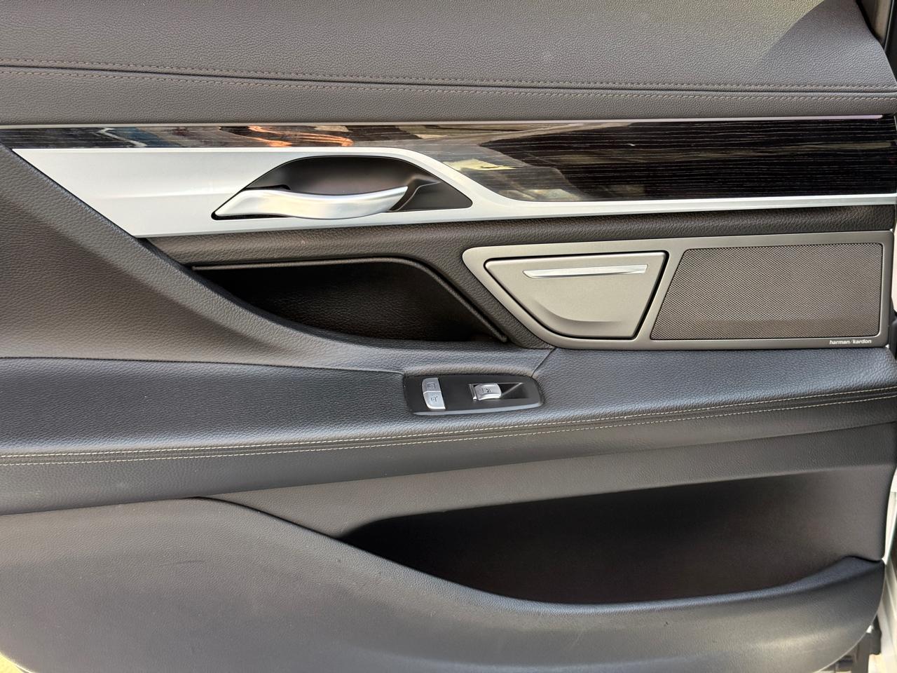 BMW 7-Series 740i 2019