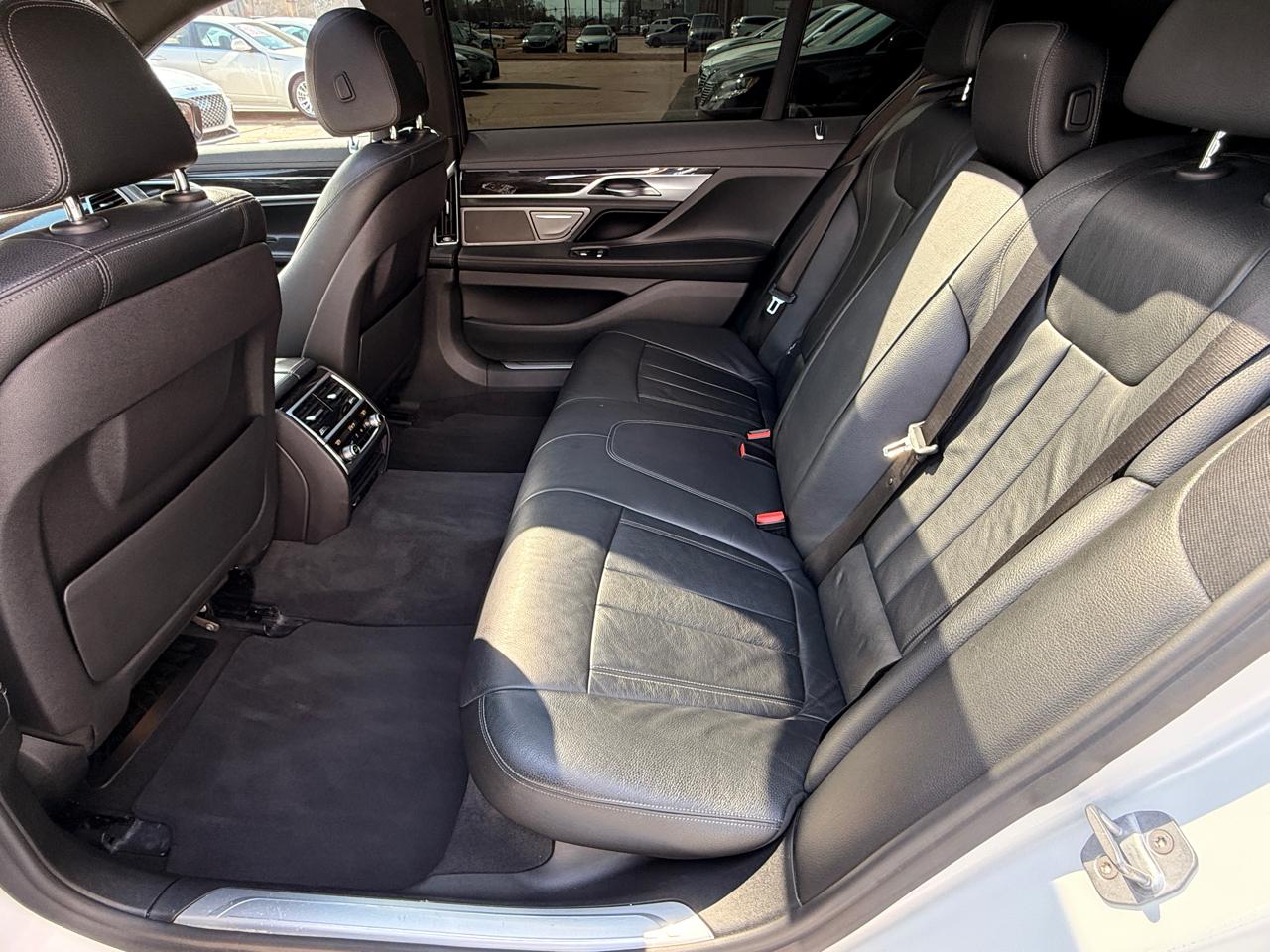 BMW 7-Series 740i 2019