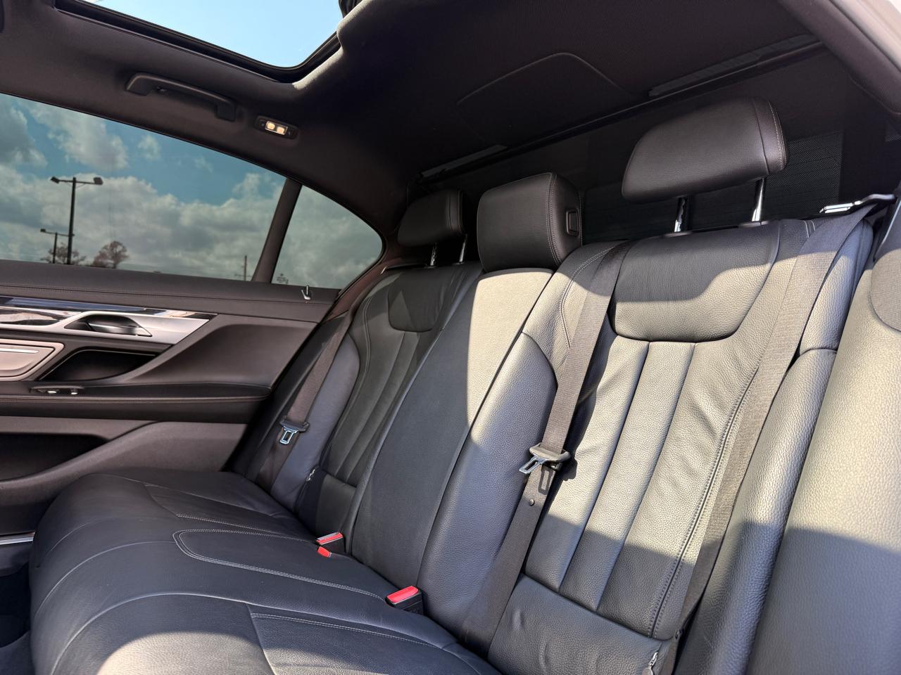 BMW 7-Series 740i 2019