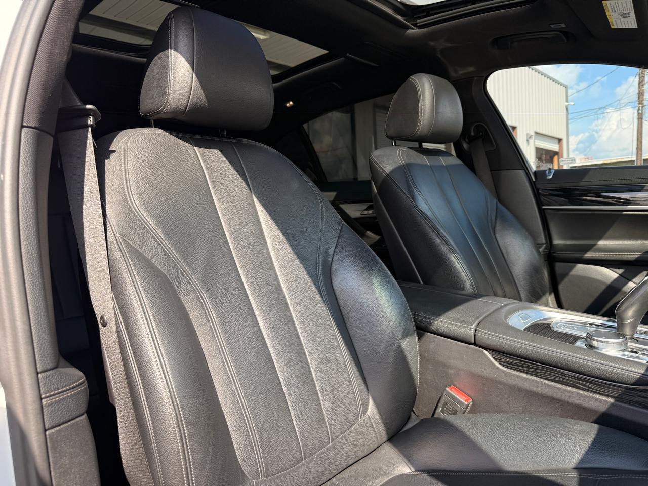 BMW 7-Series 740i 2019