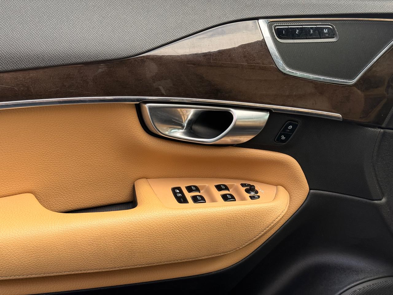 Volvo XC90 T6 Momentum AWD 2018