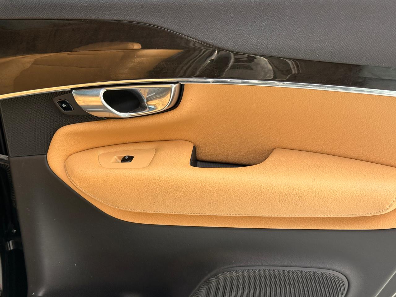 Volvo XC90 T6 Momentum AWD 2018