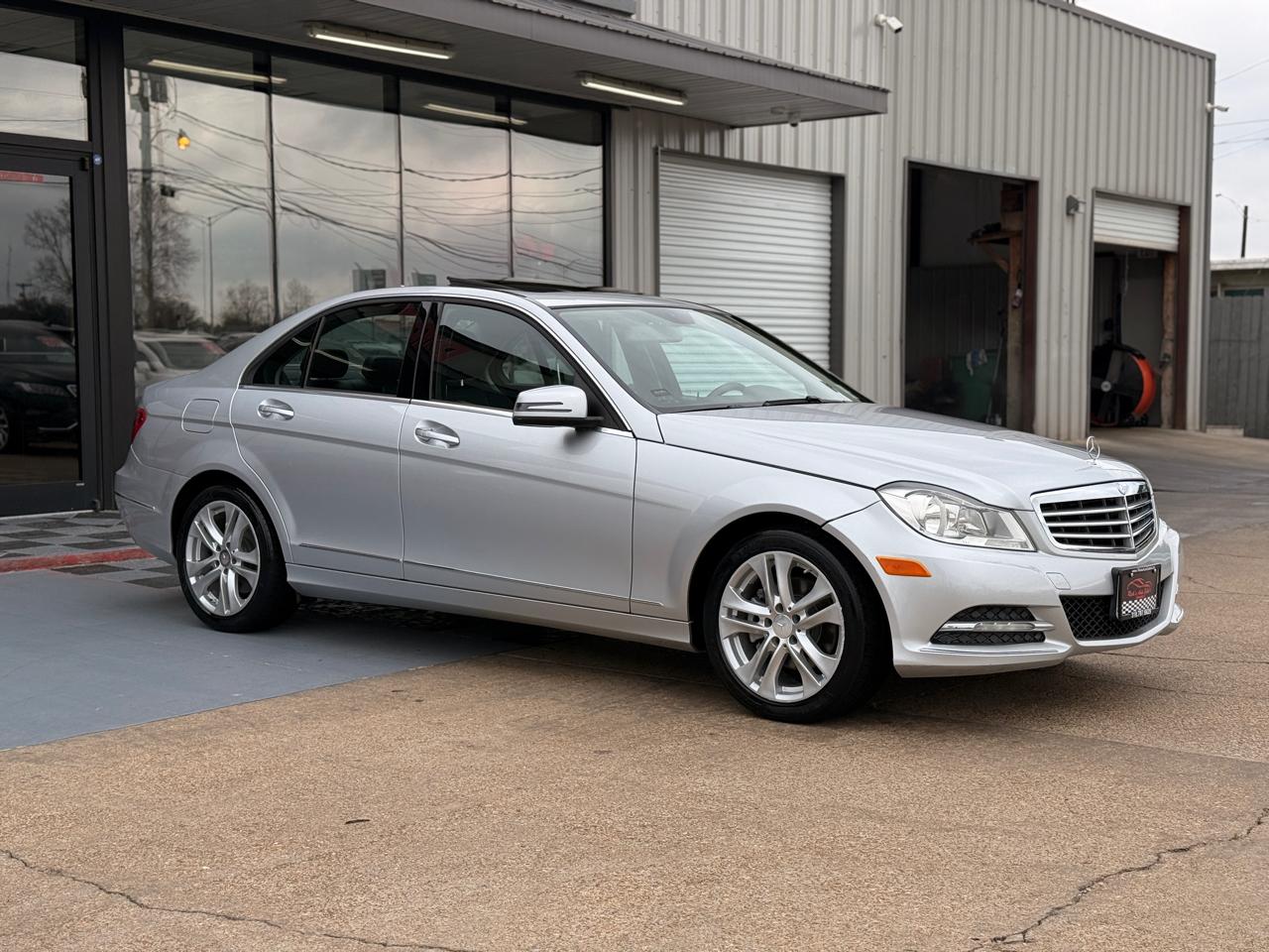 Mercedes-Benz C-Class C250 Luxury Sedan 2014