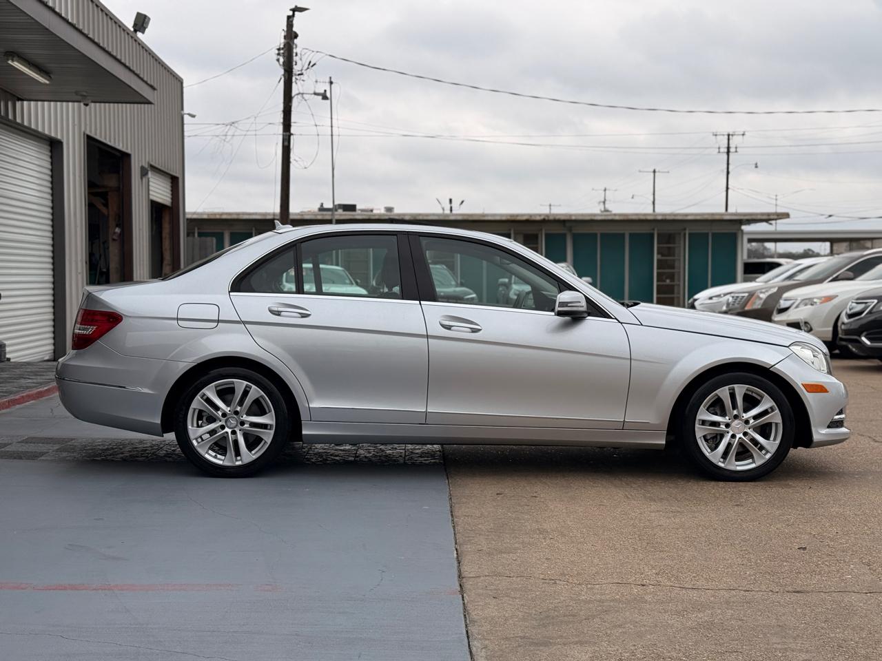Mercedes-Benz C-Class C250 Luxury Sedan 2014