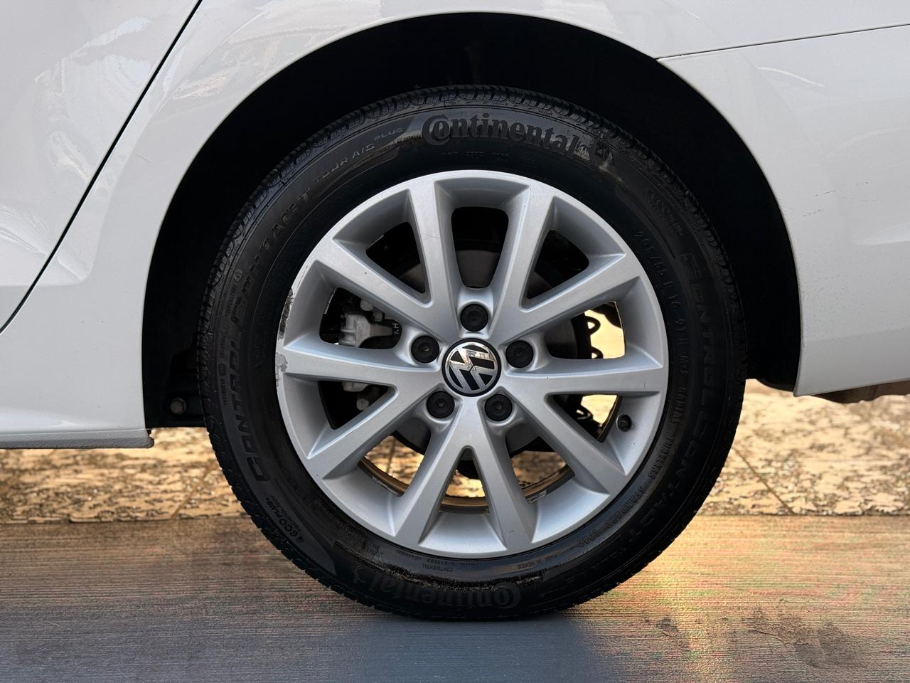 Volkswagen Jetta SE 2012