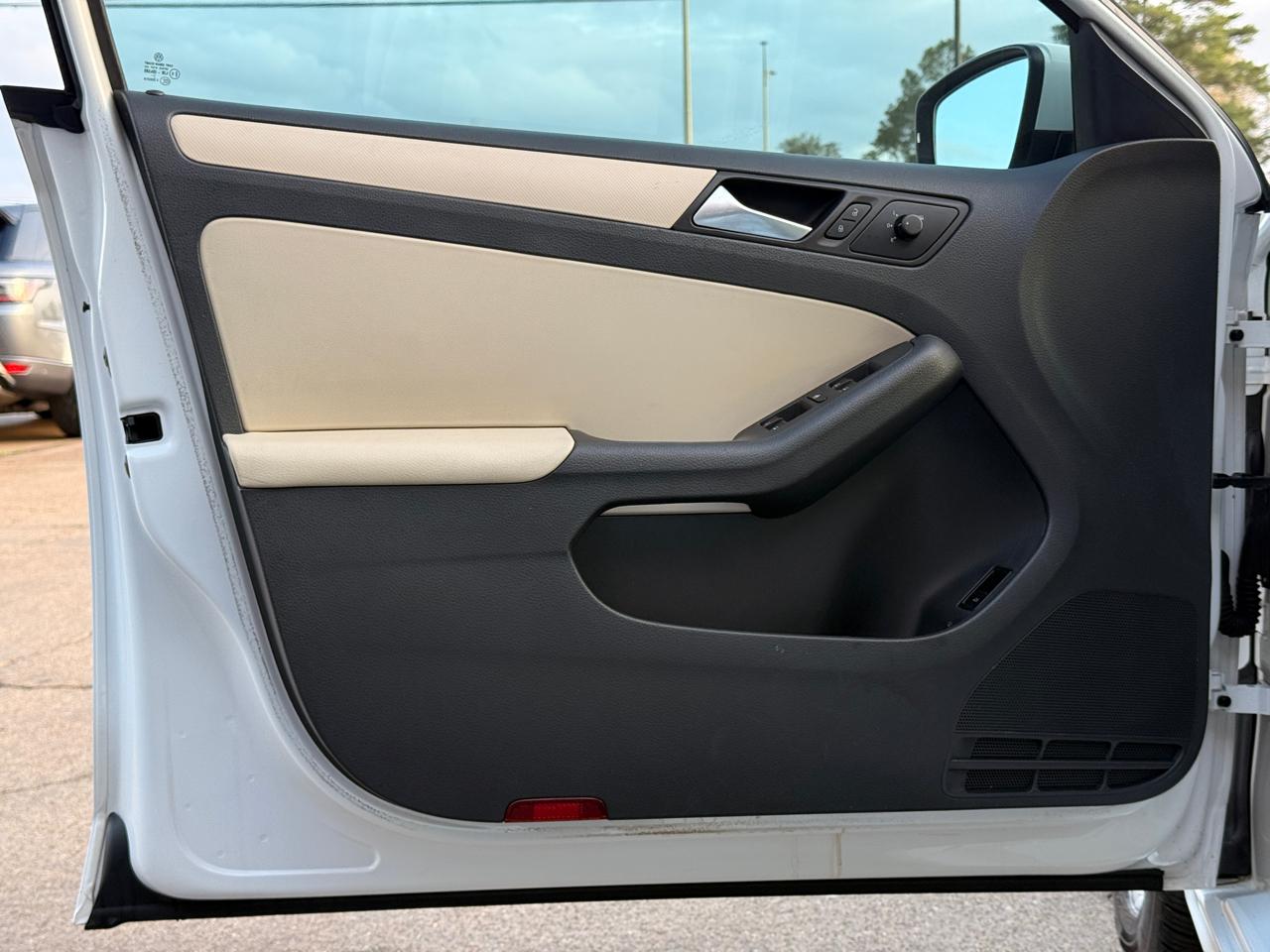 Volkswagen Jetta SE 2012