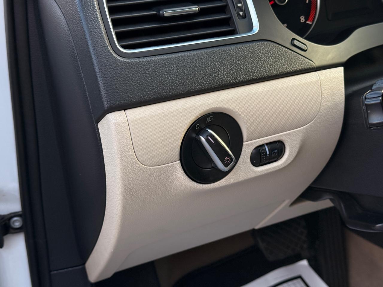 Volkswagen Jetta SE 2012