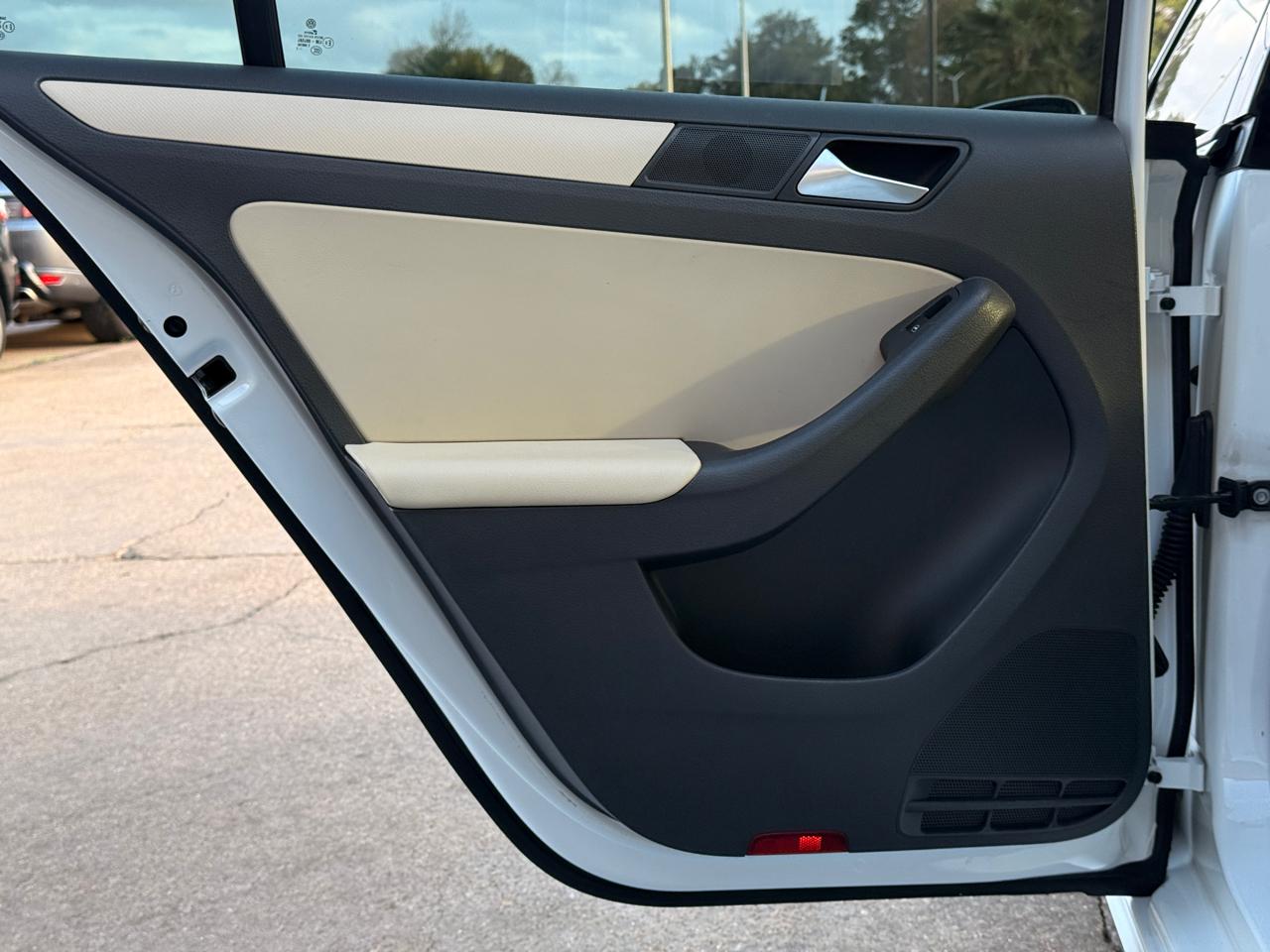 Volkswagen Jetta SE 2012