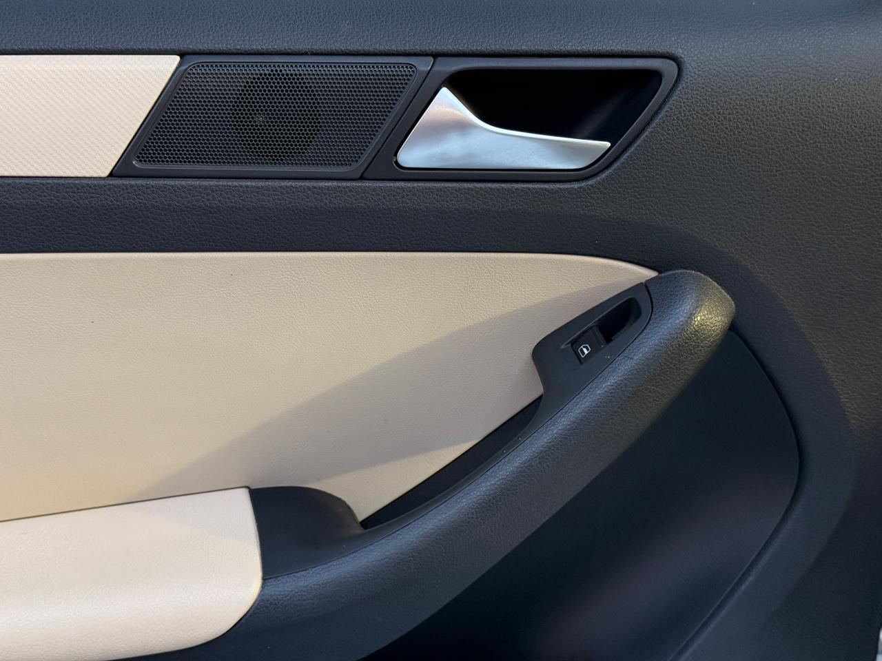 Volkswagen Jetta SE 2012