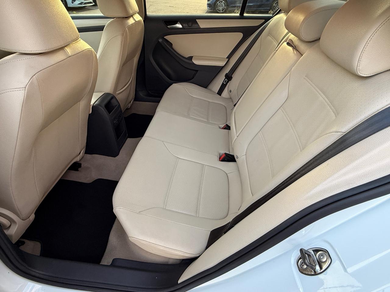 Volkswagen Jetta SE 2012