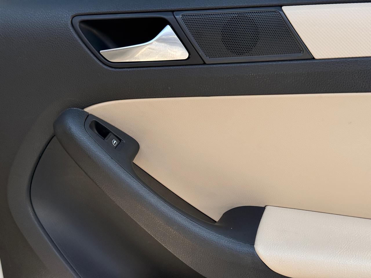 Volkswagen Jetta SE 2012