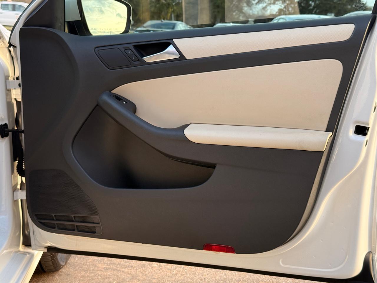 Volkswagen Jetta SE 2012