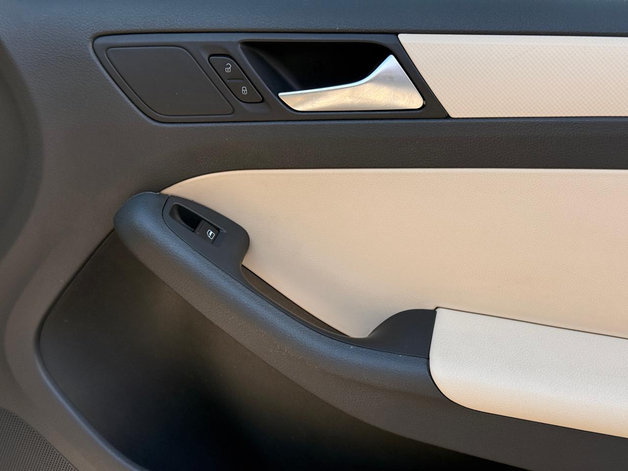 Volkswagen Jetta SE 2012