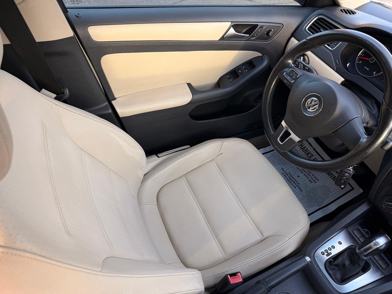 Volkswagen Jetta SE 2012